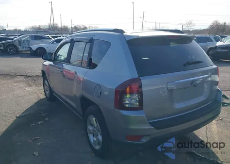 2015 Jeep Compass Sport z USA, uszkodzony, nr VIN 1C4NJCBA0FD209105